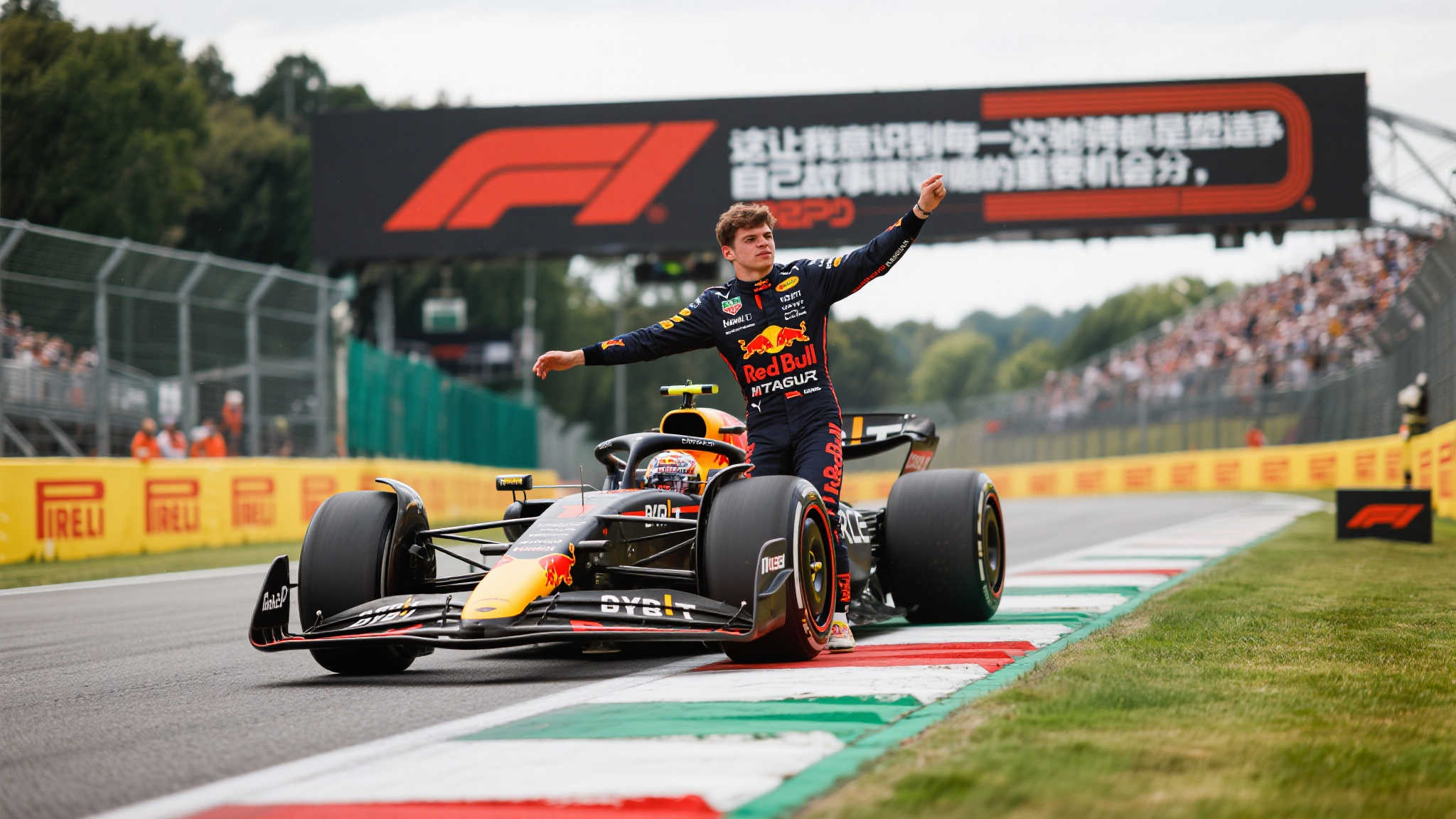 乔治拉塞尔携手皮亚斯特里与詹姆斯惊艳亮相F1舞台 在2022赛季比利时大奖赛上,他成功利用战术调整夺