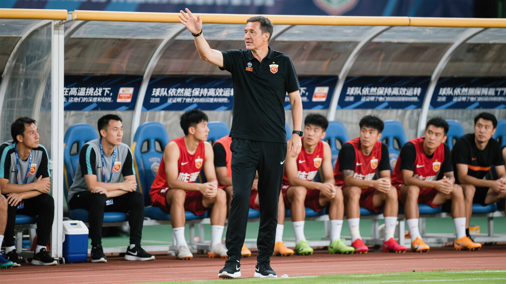 更为重要的是，这场胜利还体现了战术调整的成功。主教